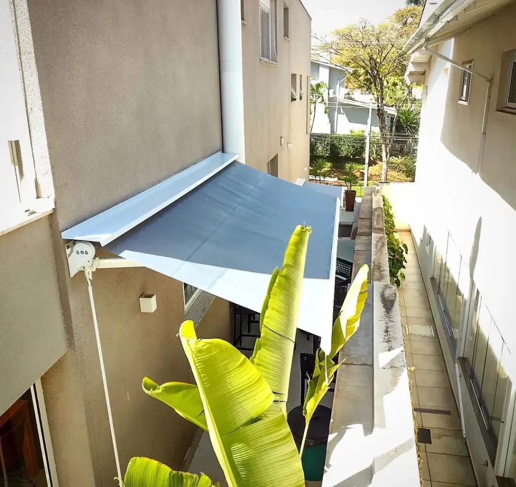 Da Luz do Sol à Sombra Relaxante: As Vantagens dos Toldos Articulados em Santos, SP 2